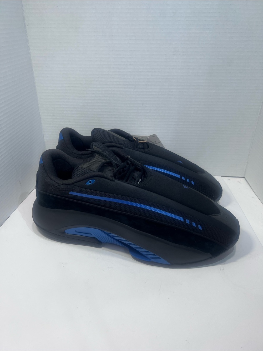 ADIDAS  MAD IIIFINITY Men's Black and Blue Low-Top Sneakers